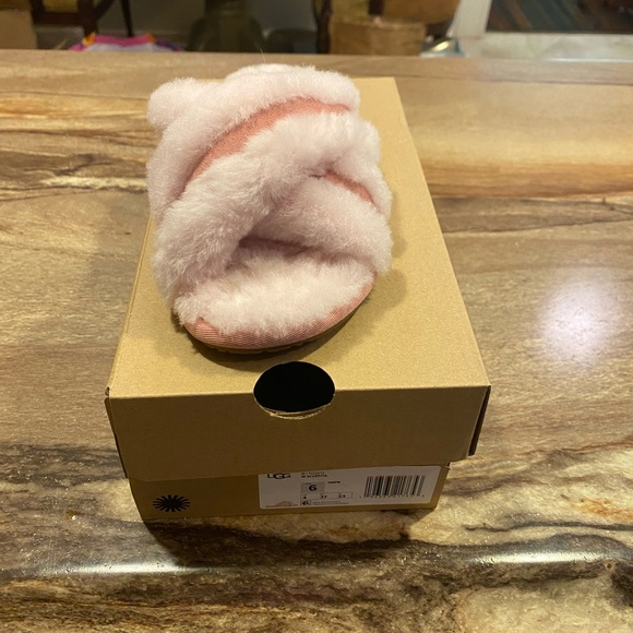Ugg Scuffette size 6 new with box! Pink - Picture 3 of 8